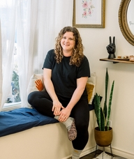 Book an Appointment with Lindsay Bennett for Massage Therapy
