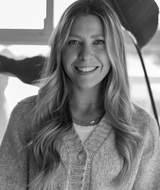 Book an Appointment with Shelby De Nat at OAK BAY LOCATION