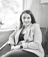 Book an Appointment with Laura Bates at OAK BAY LOCATION